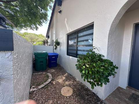 6633 NW 178th Ter, Hialeah FL - photo 7 of 45