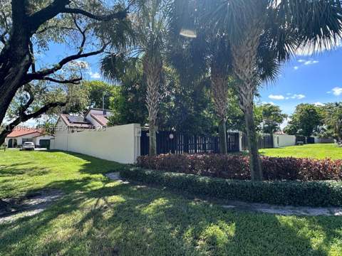 6633 NW 178th Ter, Hialeah FL - photo 9 of 45