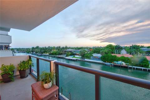 9800 W Bay Harbor Dr 503, Bay Harbor Islands FL - photo 18 of 40