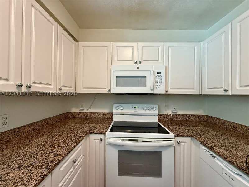 2 bedroom Condominium at 7800 Collins Ave 407, Rond Point Condo, Miami Beach — photo 1