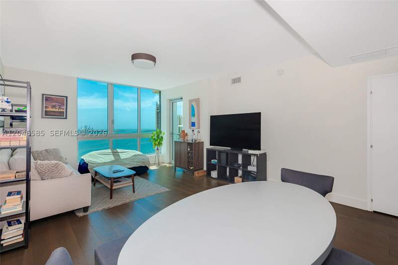 2 bedroom Condominium at 300 S Biscayne Blvd T-2612, Met 1 Condo, Miami — photo 5