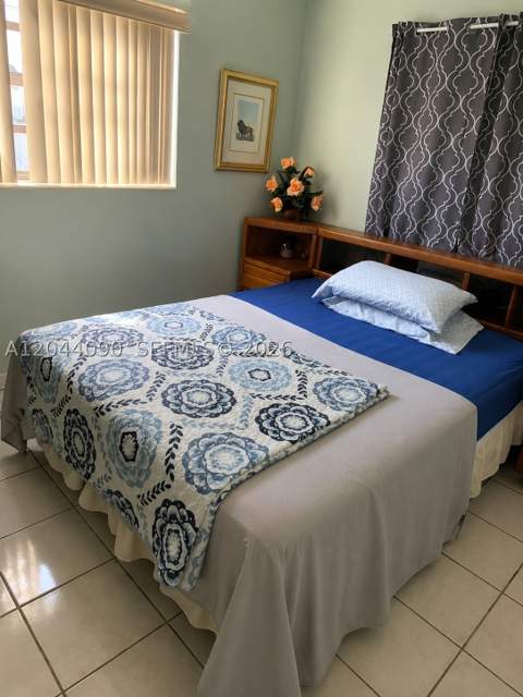 11832 SW 185th Ter, Miami FL - photo 11 of 13