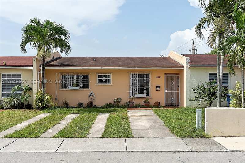2 bedroom Townhouse at 10112 SW 23rd St, Coral Haven Sec Two, Miami — photo 1
