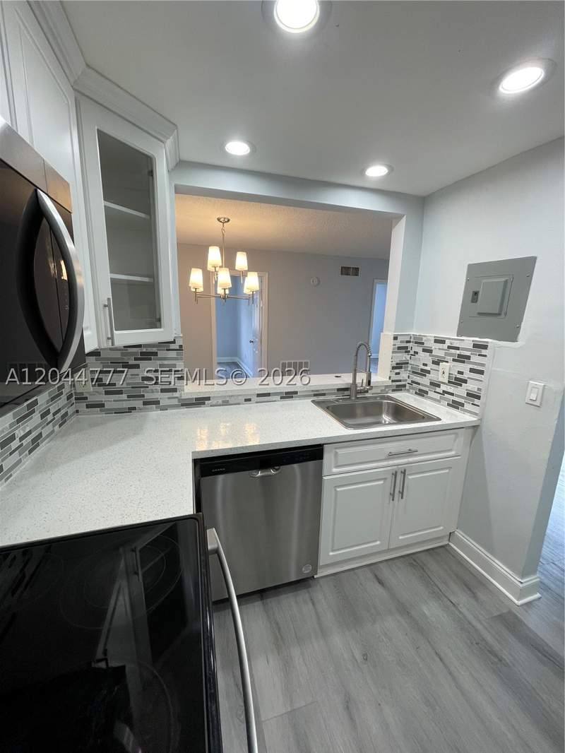 2 bedroom Condominium at 13685 NE 10th Ave 301, Golden Terrace Condo, North Miami — photo 2