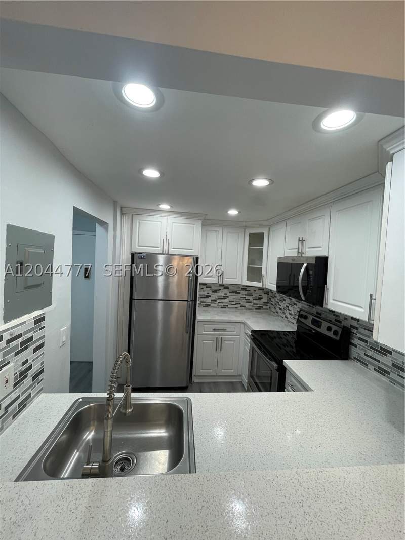 2 bedroom Condominium at 13685 NE 10th Ave 301, Golden Terrace Condo, North Miami — photo 5