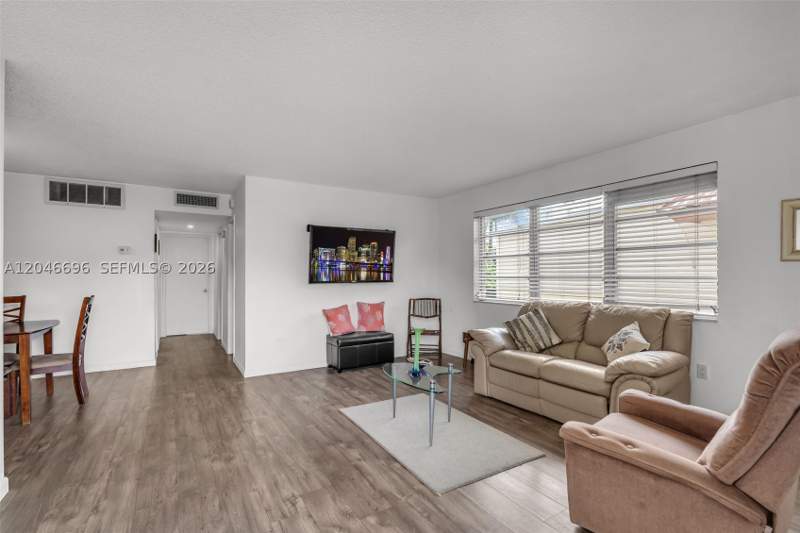 2 bedroom Condominium at 20327 NE 2nd Ave 26, Ro-Mont South Condo H, Miami — photo 3