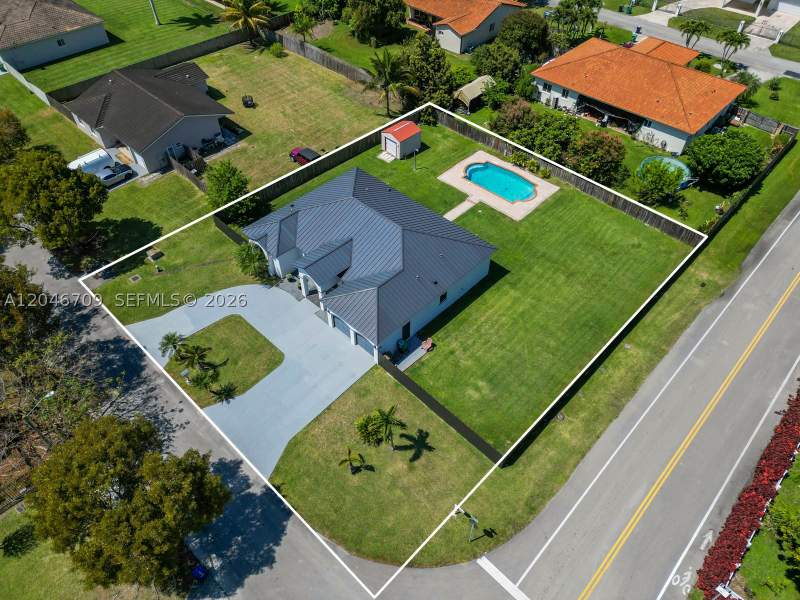 4 bedroom SingleFamilyResidence at 13205 SW 218th Ter, Estate Mansions, Miami — photo 4