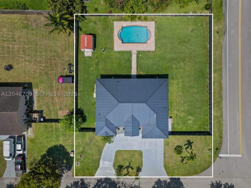 4 bedroom SingleFamilyResidence at 13205 SW 218th Ter, Estate Mansions, Miami — photo 5