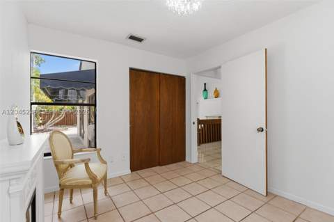 8165 NW 187th Ter, Hialeah FL - photo 13 of 32