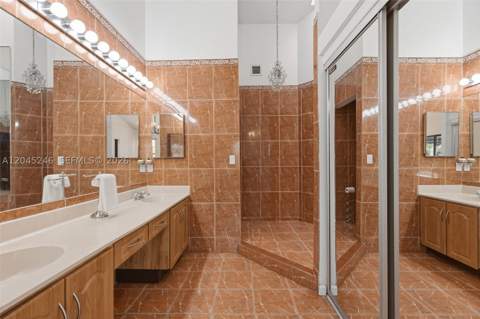 8165 NW 187th Ter, Hialeah FL - photo 17 of 32