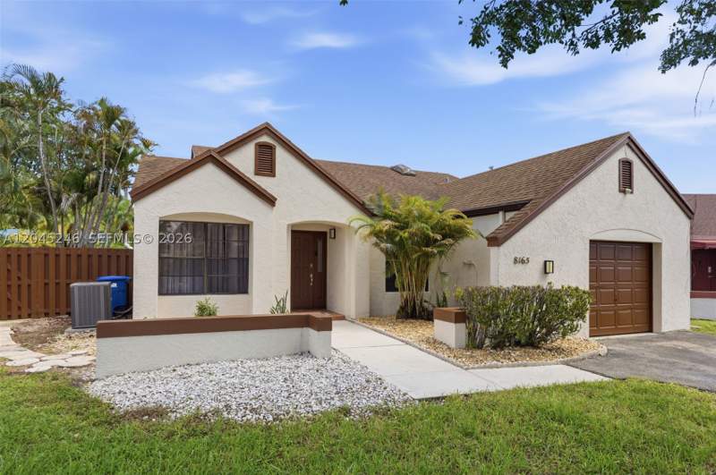 3 bedroom SingleFamilyResidence at 8165 NW 187th Ter, Avalon Lakes, Hialeah — photo 3