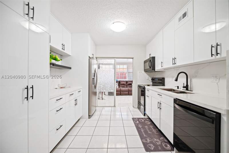 2 bedroom Condominium at 7817 W 36th Ave 101, West Poinciana Villas Con, Hialeah — photo 3