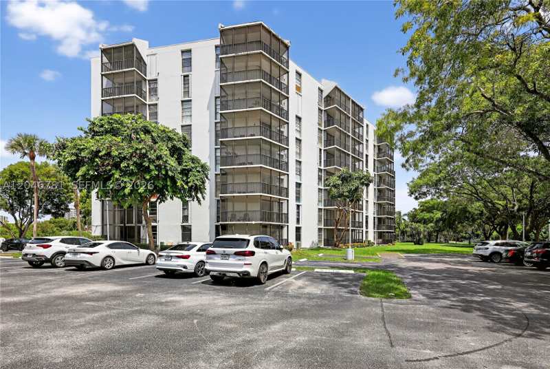 2 bedroom Condominium at 3401 N Country Club Dr 109, Ensenada Condo Bldg E-Ii, Aventura — photo 1