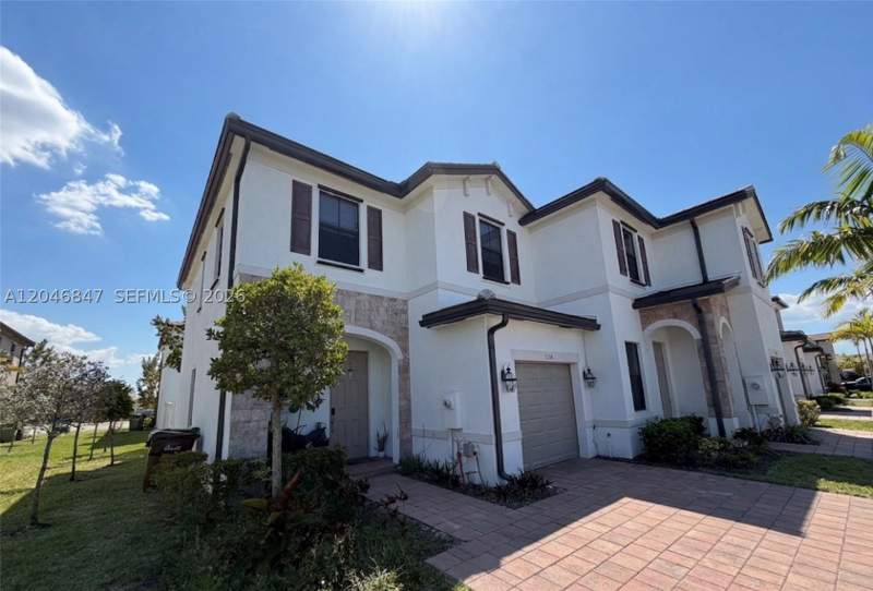 3 bedroom Townhouse at 3338 W 112th St, Aquabella North Replat, Hialeah — photo 2