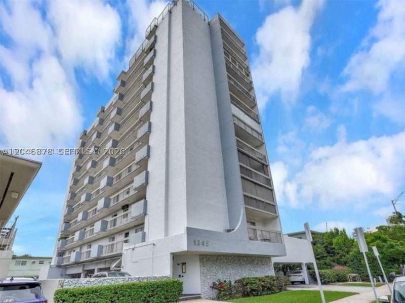 1 bedroom Condominium at 1345 West Ave 202, Golden West Condo, Miami Beach — photo 2