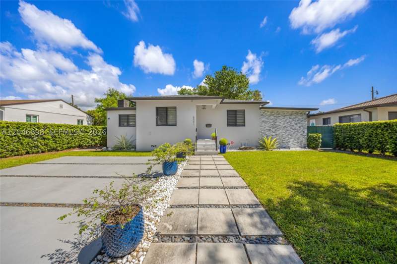 2 bedroom SingleFamilyResidence at 6541 SW 18th St, Ivywild, West Miami — photo 3