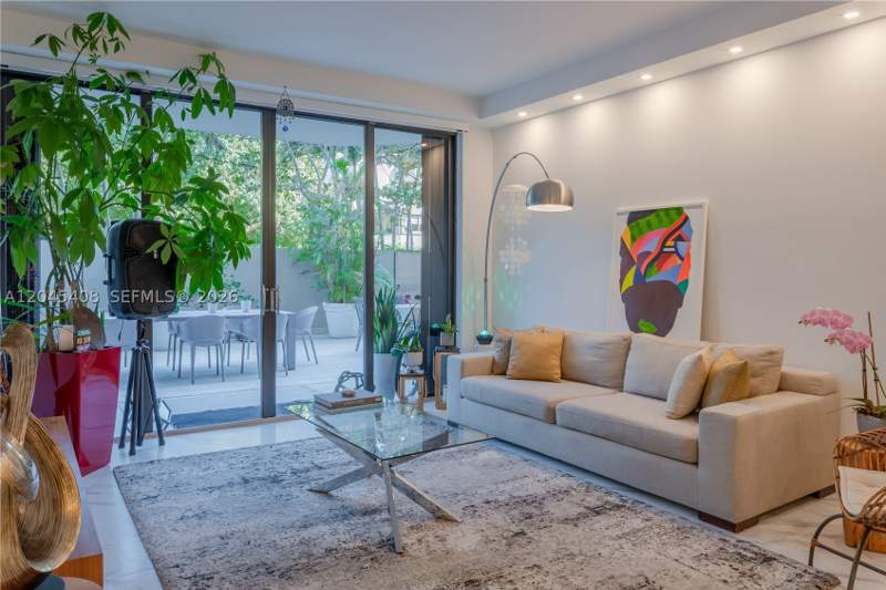 2 bedroom Condominium at 151 Crandon Blvd 122, The Emeraldbay @ Key Colo, Key Biscayne — photo 2