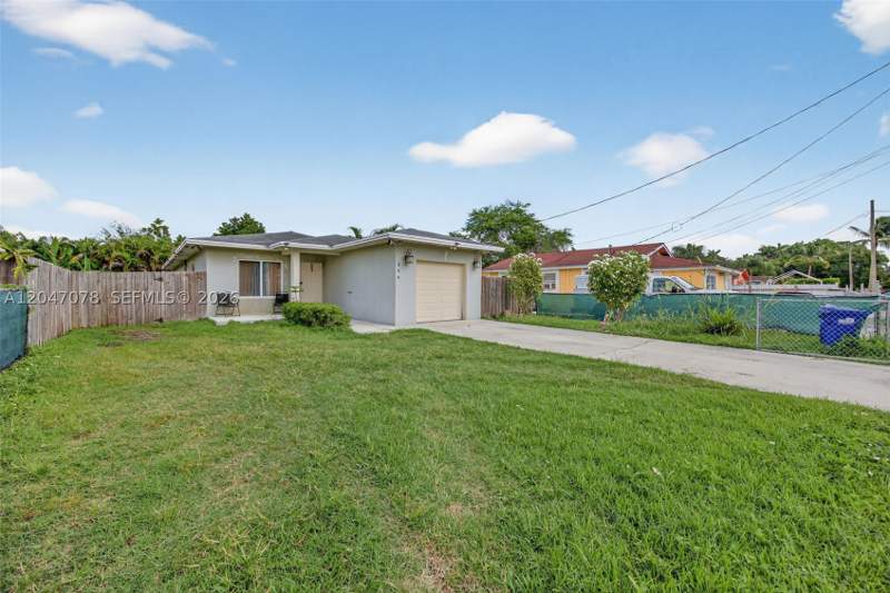 4 bedroom SingleFamilyResidence at 344 SW 3rd St, Town Of Fla City, Florida City — photo 4