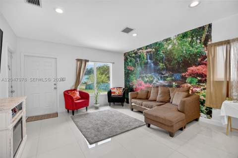 344 SW 3rd St, Florida City FL - photo 6 of 35