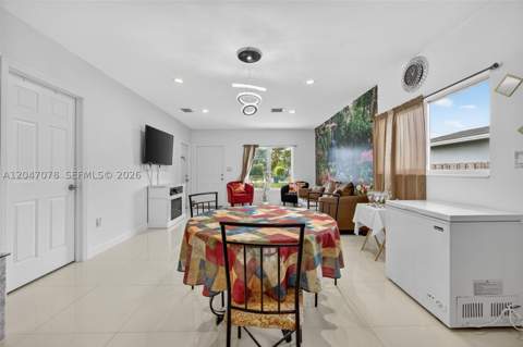 344 SW 3rd St, Florida City FL - photo 8 of 35