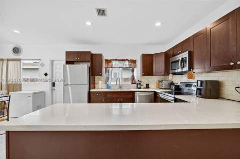 344 SW 3rd St, Florida City FL - photo 9 of 35