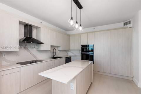 300 S Pointe Dr 907, Miami Beach FL - photo 13 of 82