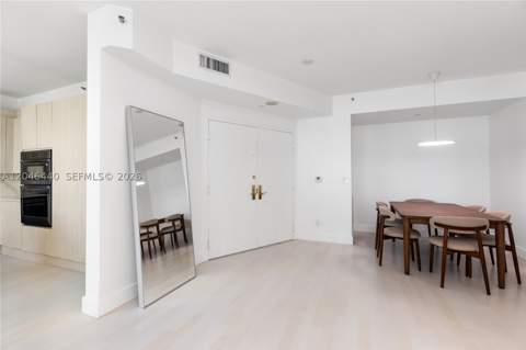 300 S Pointe Dr 907, Miami Beach FL - photo 9 of 82