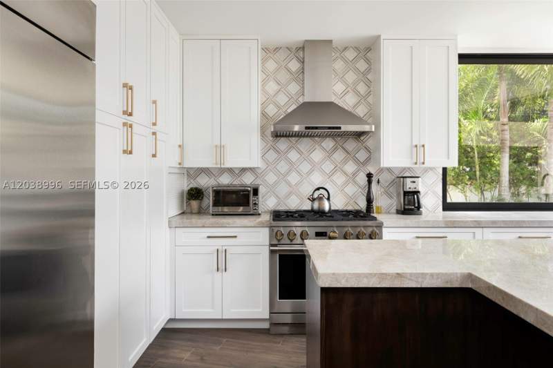 4 bedroom SingleFamilyResidence at 3303 Halissee St, Natoma Manors, Coconut Grove — photo 4