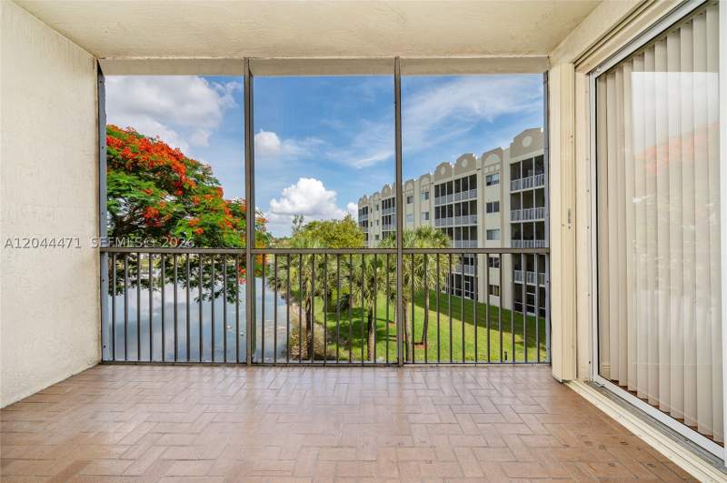 3 bedroom Condominium at 10750 NW 66th St 312, Captiva Condo B, Doral — photo 2