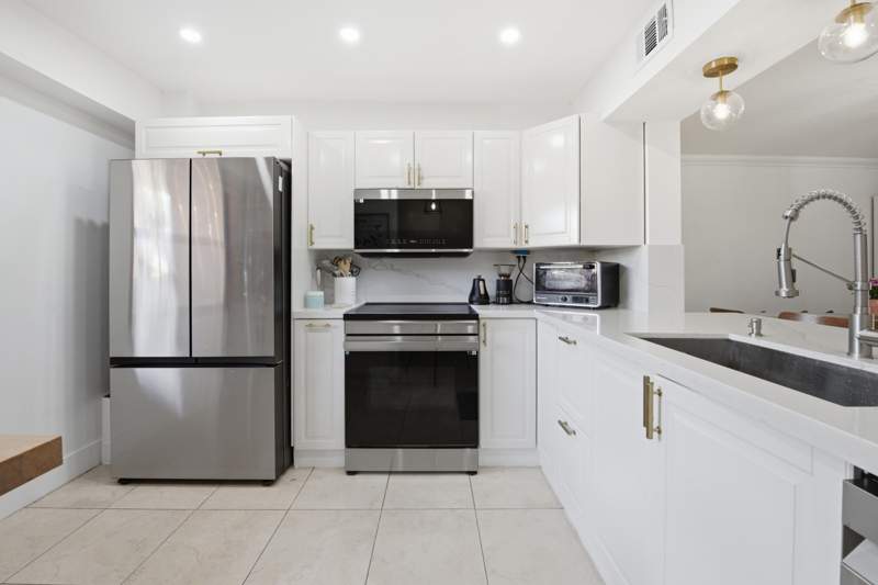 2 bedroom Condominium at 371 W Park Drive 1-17, Indian Summer Vilg Condo P, Miami — photo 4