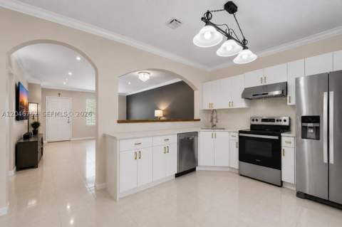 3539 W 76th St 6, Hialeah FL - photo 8 of 28