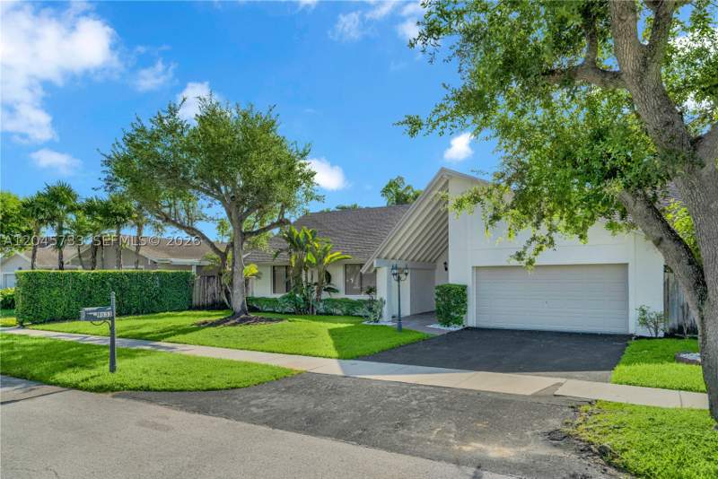 3 bedroom SingleFamilyResidence at 9833 SW 133rd Pl, Calusa Club Estates 5th A, Miami — photo 3