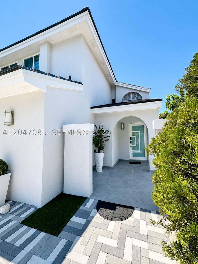 3 bedroom SingleFamilyResidence at 17324 NW 63rd Ave, The Moors Cluster Homes, Hialeah — photo 3