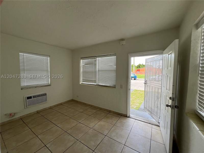 4 bedroom SingleFamilyResidence at 733 NW 4th Ave, Miami North, Miami — photo 3