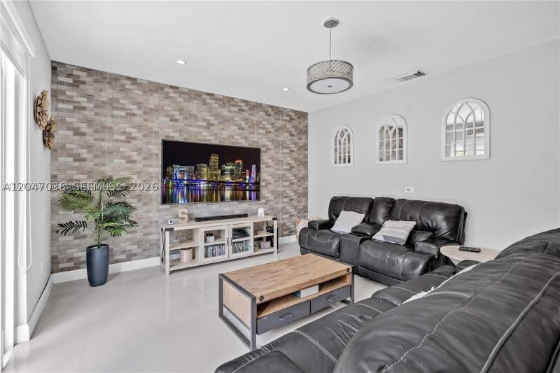 5 bedroom SingleFamilyResidence at 15877 SW 61st Way, Deer Creek Sub, Miami — photo 5