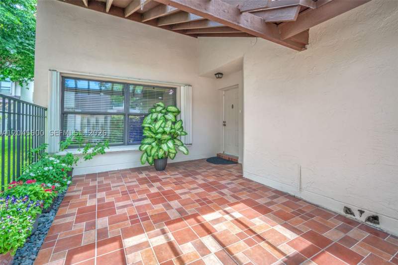3 bedroom Townhouse at 10060 SW 137th Ct, Valencia Townhomes, Miami — photo 5