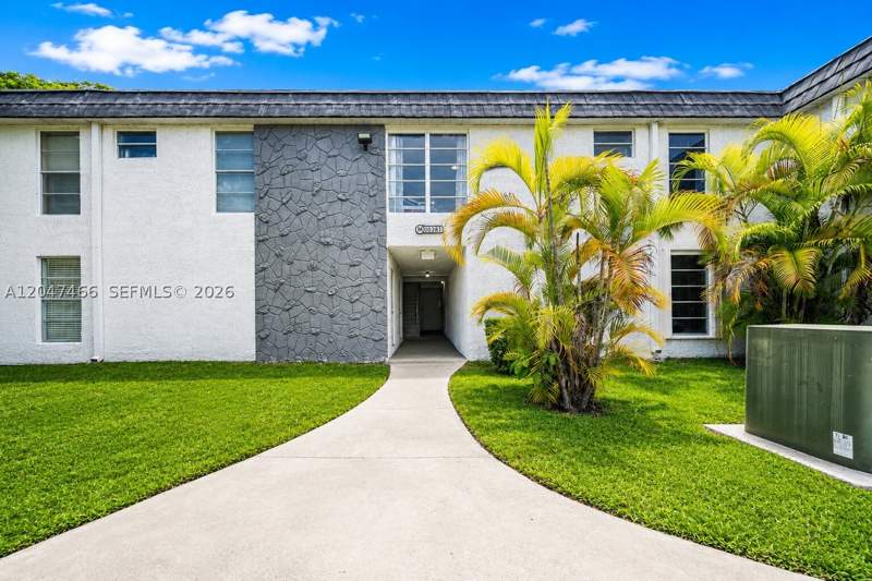 2 bedroom Condominium at 10381 N Kendall Dr M8, Kendall Acres Condo Bldg, Miami — photo 3