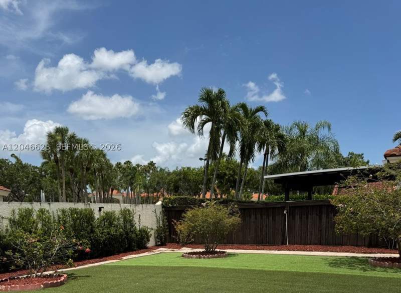 4 bedroom SingleFamilyResidence at 10375 NW 48th St, Doral Dunes 1st Addn, Doral — photo 2