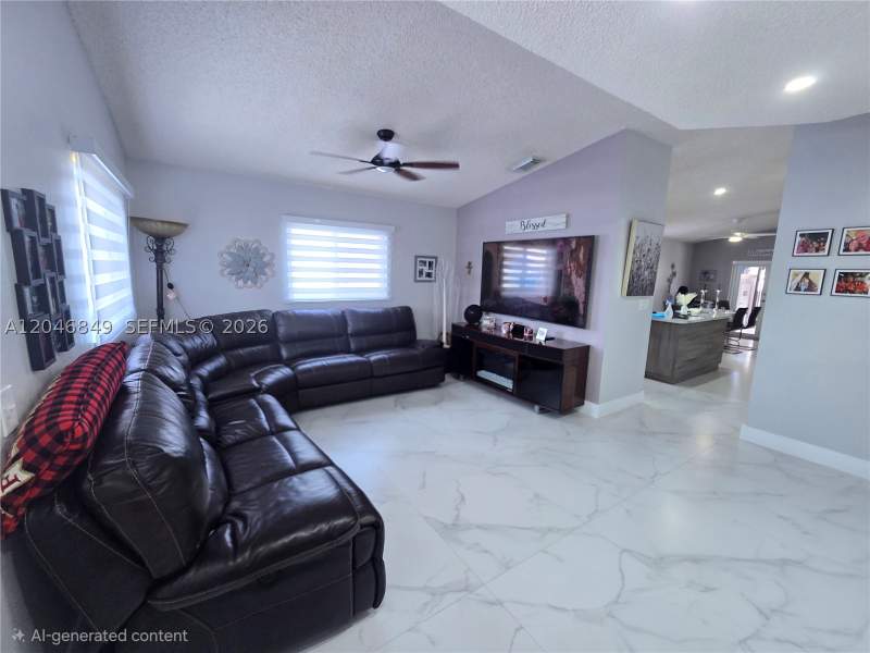 3 bedroom SingleFamilyResidence at 2727 W 70th St, 2nd Addn To Robles Garden, Hialeah — photo 4