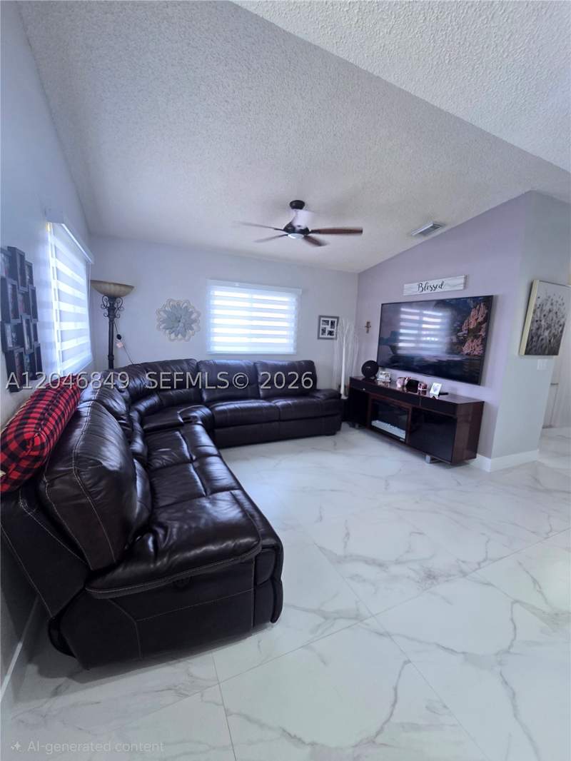 3 bedroom SingleFamilyResidence at 2727 W 70th St, 2nd Addn To Robles Garden, Hialeah — photo 5
