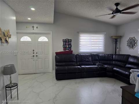 2727 W 70th St, Hialeah FL - photo 6 of 22