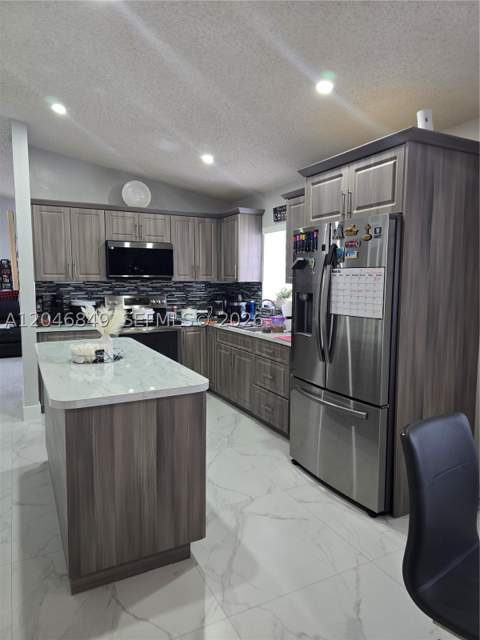 2727 W 70th St, Hialeah FL - photo 8 of 22