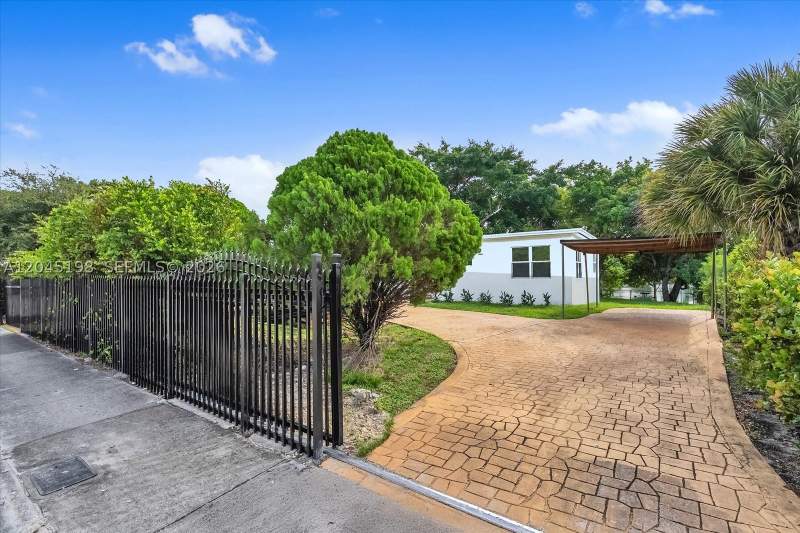 3 bedroom SingleFamilyResidence at 13415 NW 22nd Ave, Lakeview Terrace Rev, Miami — photo 2