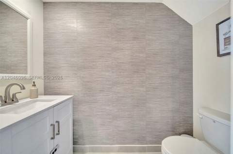 11295 W 34th Way, Hialeah FL - photo 18 of 62