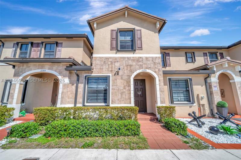 3 bedroom Townhouse at 11295 W 34th Way, Aquabella North, Hialeah — photo 2