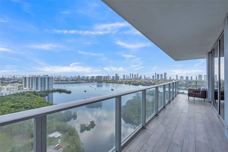 3 bedroom Condominium at 16385 Biscayne Blvd 2707, The Harbour North Condo, North Miami Beach — photo 2