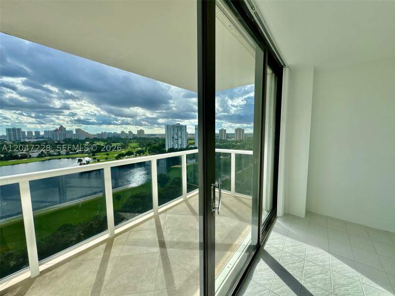 1 bedroom Condominium at 3675 N Country Club Dr 2007, Aventura-El Dorado Condo, Aventura — photo 2