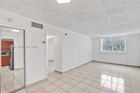 606 W 81st St 323, Hialeah FL - photo 8 of 20