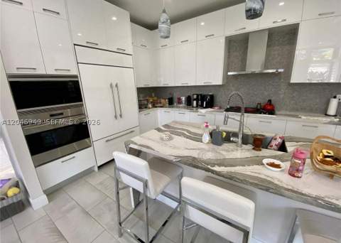 8256 NW 48th ter, Doral FL - photo 11 of 32