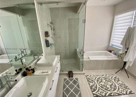 8256 NW 48th ter, Doral FL - photo 21 of 32